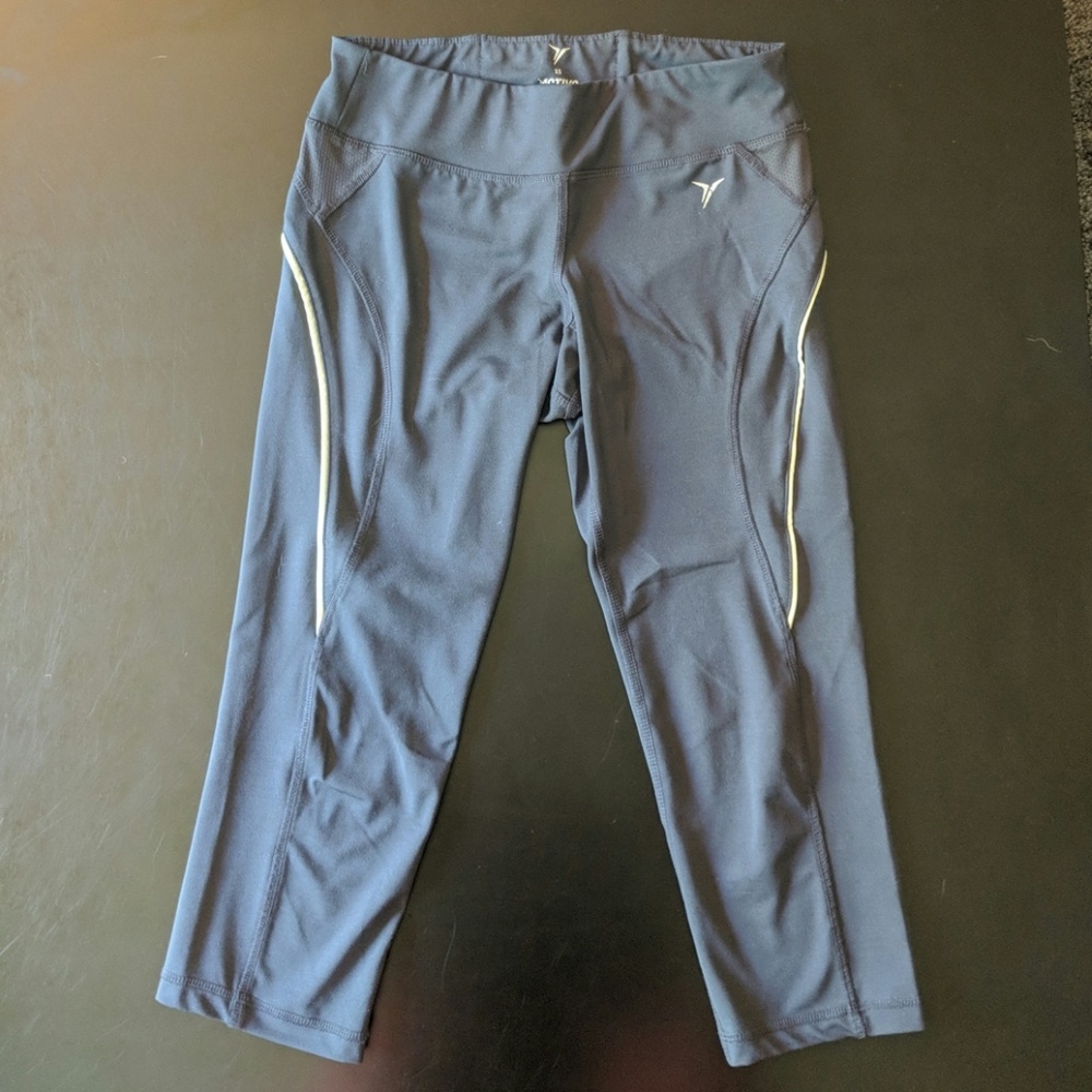 Old Navy Active Cropped Exercise Pants